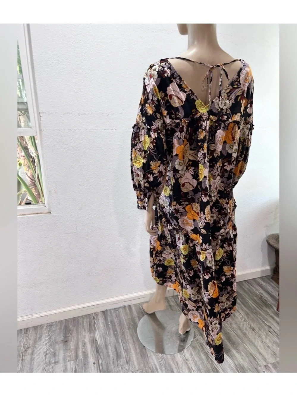 Who what wear Plus-Size Floral V-Neck High-Low Dress in Black